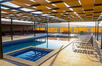 مزرعة للبيع في العلوك صروت تبعد عن جامعة العلوم التطبيقية 20 دقيقة مساحة الأرض 3400م